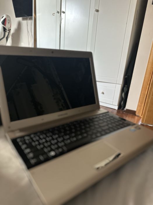 Laptop samsung rv511