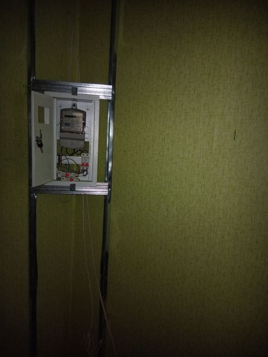 Продається кімната в гуртожитку.