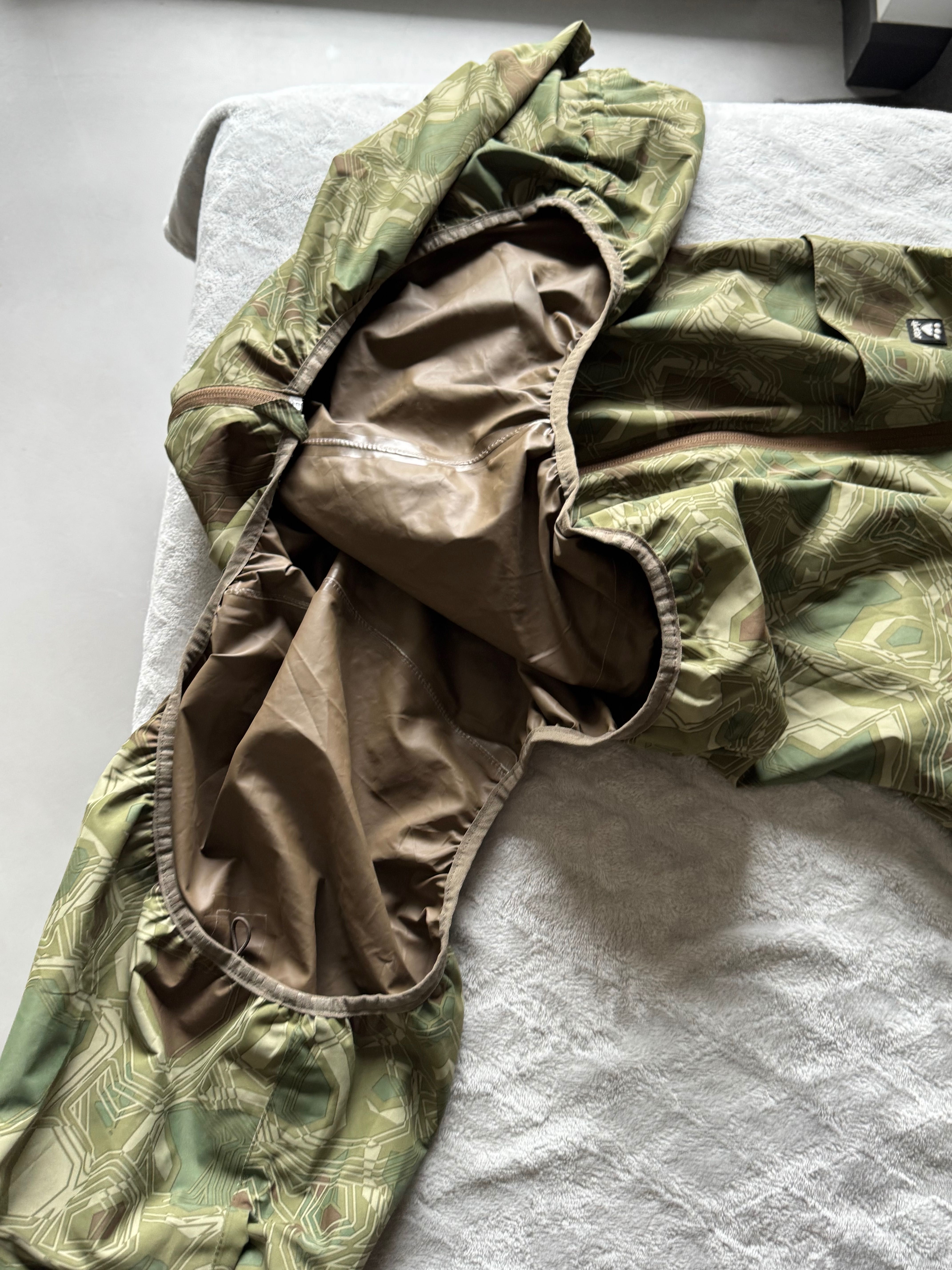 Płaszcz dla psa wodoodporny HURTTA DOWNPOUR SUIT rozmiar 70 cm