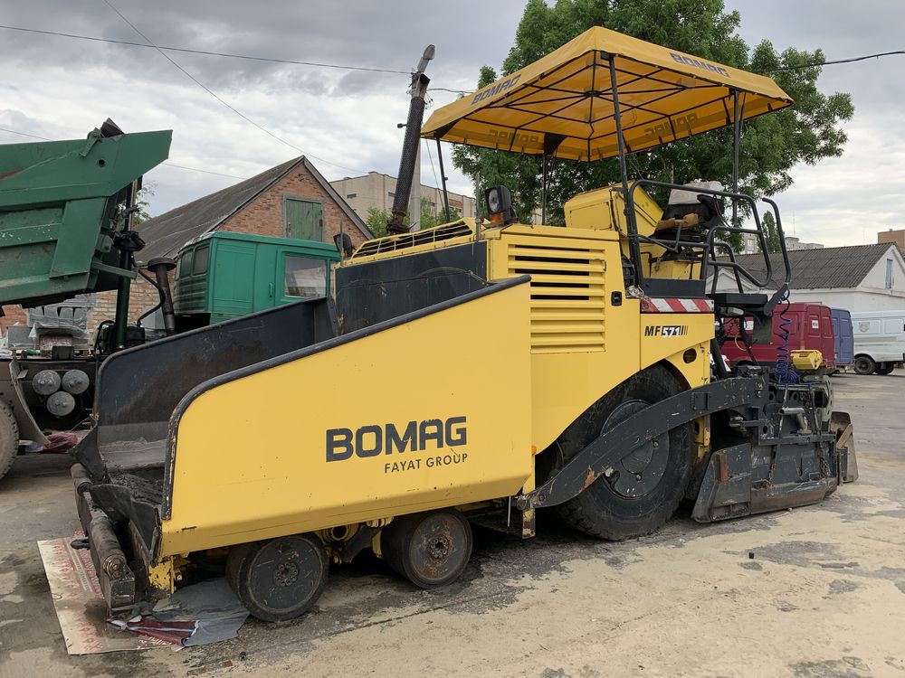 Продам асфальтоукладчик Bomag MF571