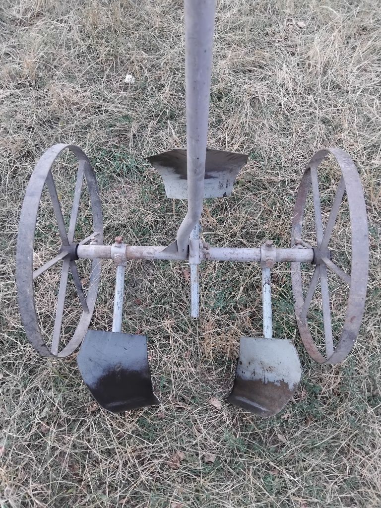 Плуг ручний універсальний