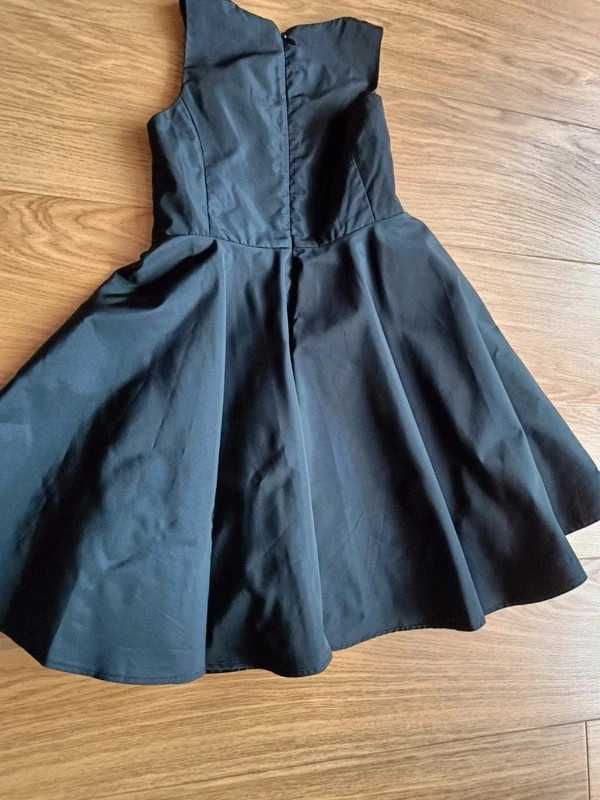 Czarna elegancka sukienka 128