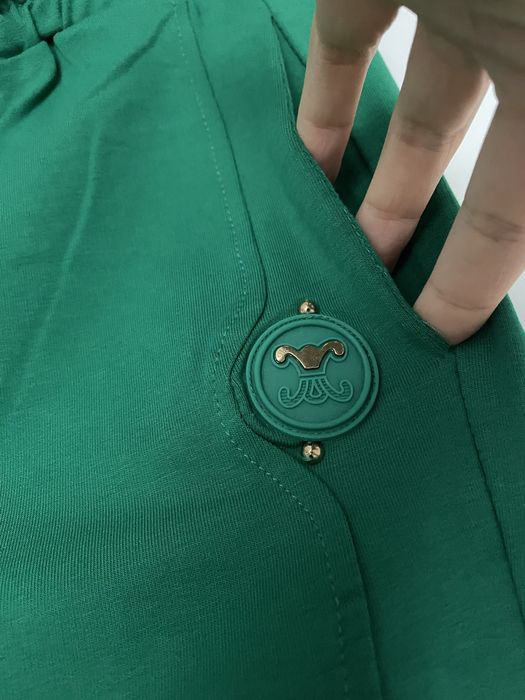 Nowe spodnie dresowe z przeszyciami rozmiar XL