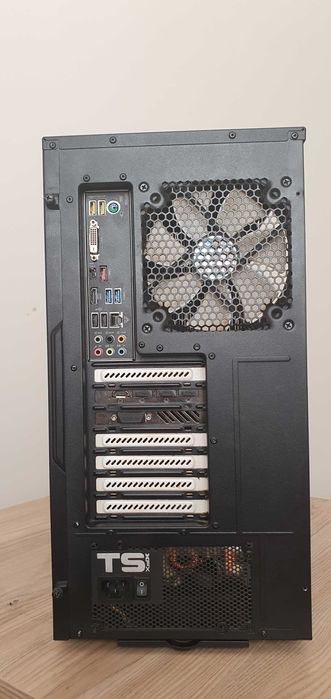 Komputer PC (GTX 1080, Intel Core i5-7600K)