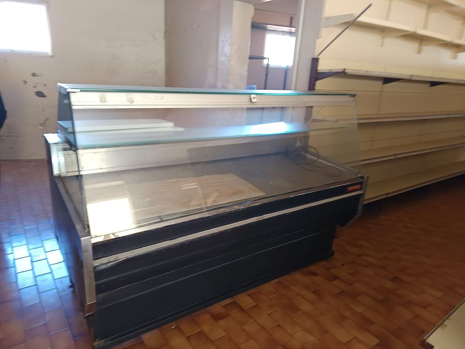 Aluga se supermercado ou outro ramo