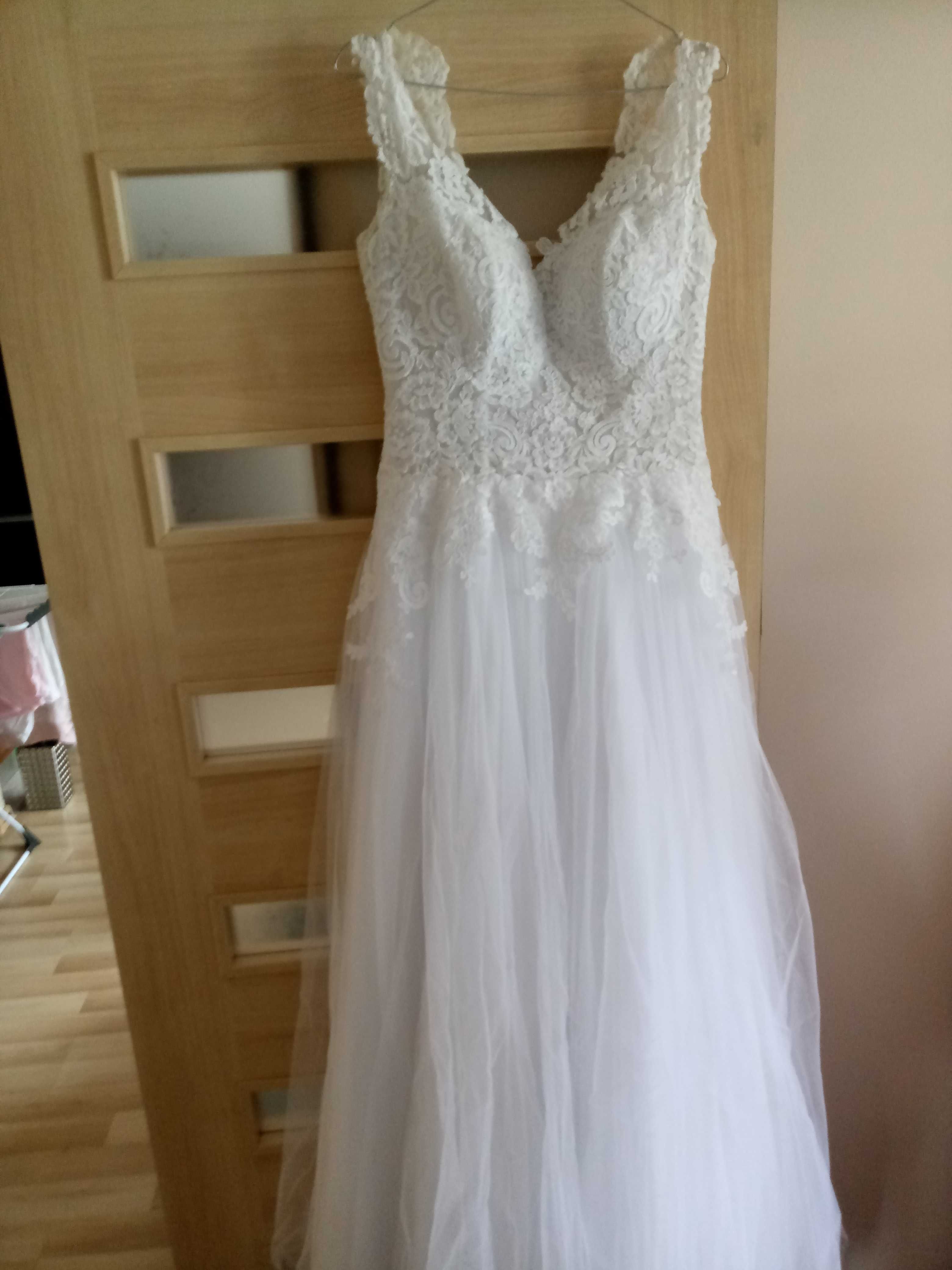 Biała suknia ślubna z gorsetem koronkowym