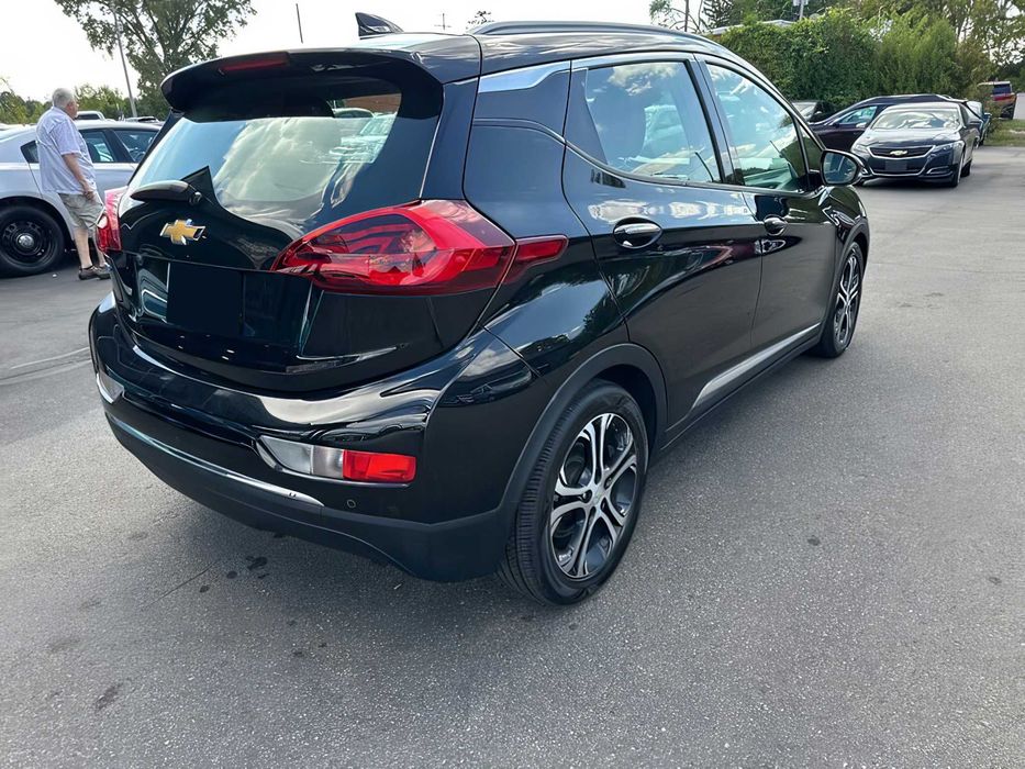 Chevrolet Bolt EV      2017