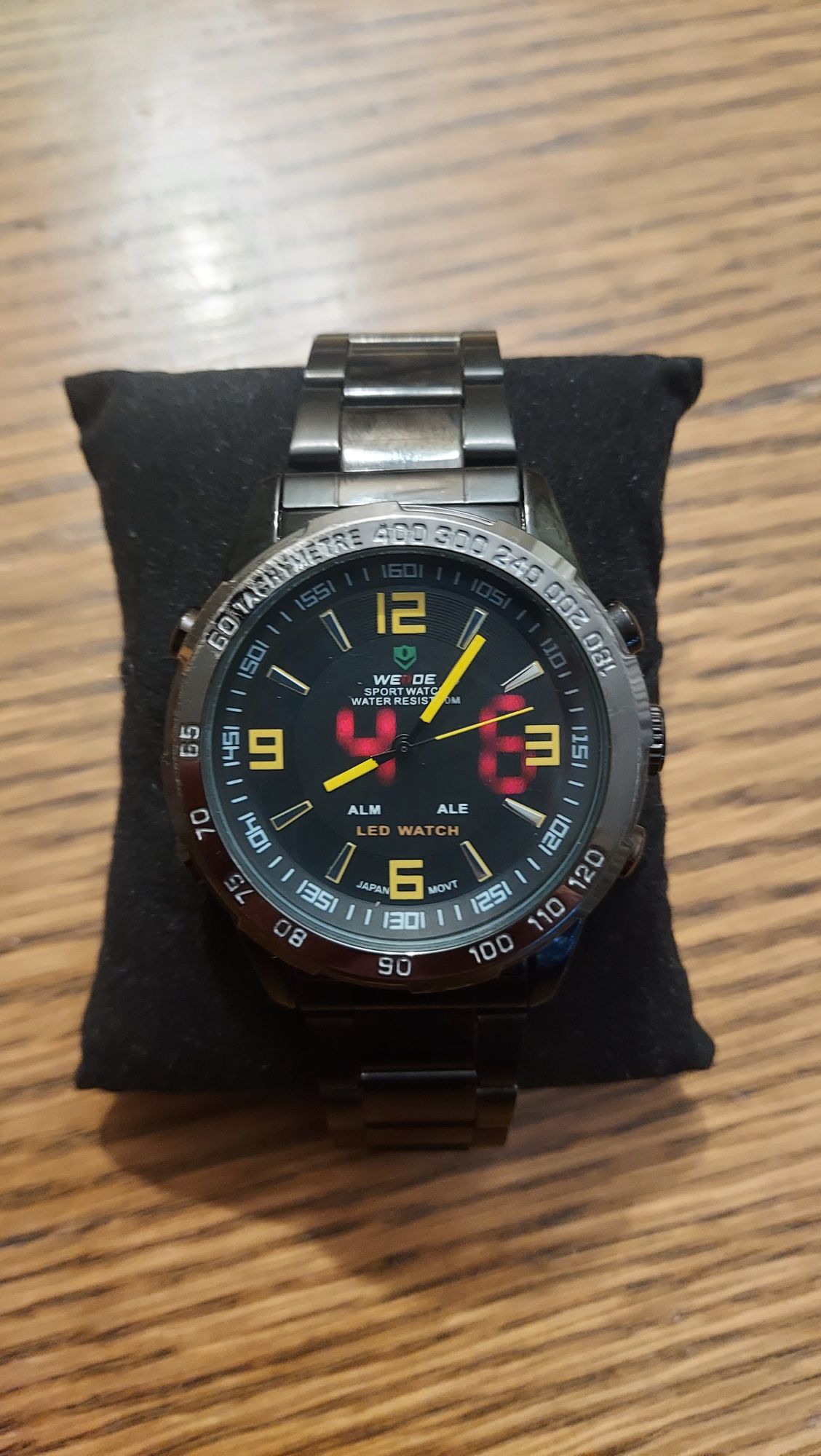 Часы WEIDE японский механизм новые .