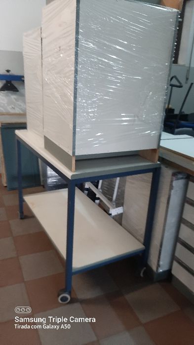 Moveis com tampo pedra,outro material em tampo branco