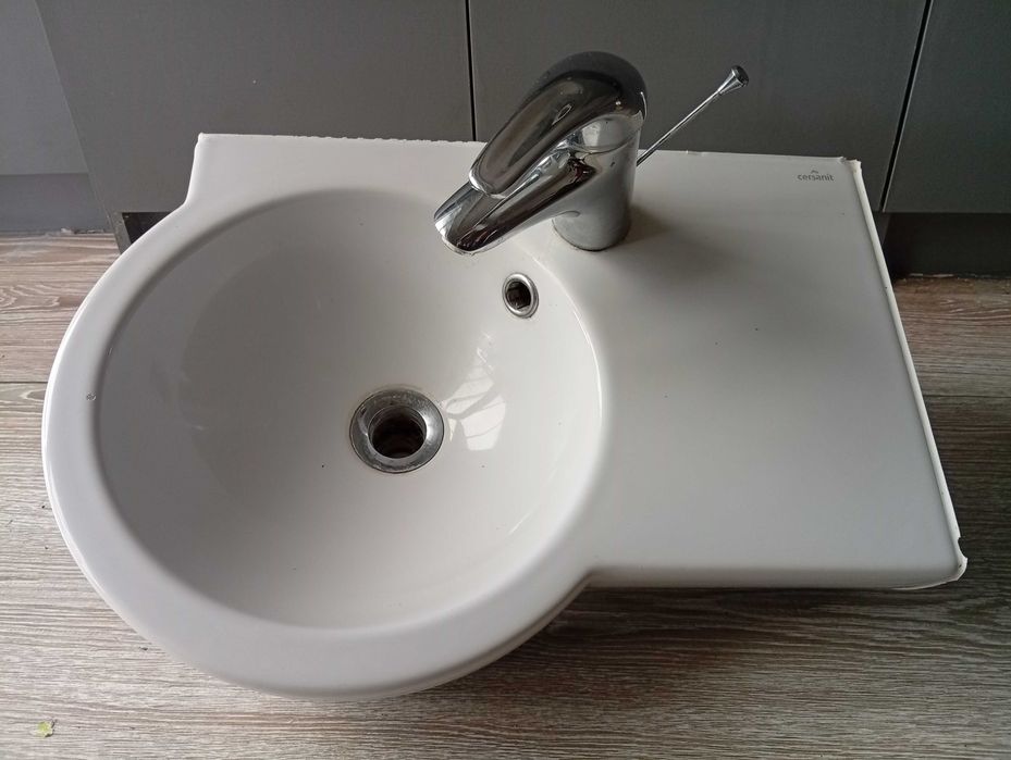 Umywalka łazienkowa Cersanit Nano 50 cm asymetryczna prawa z baterią