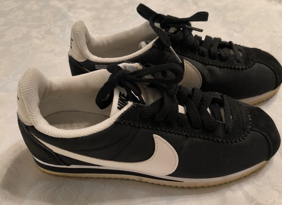 Продам кроссовки NIKE р.35