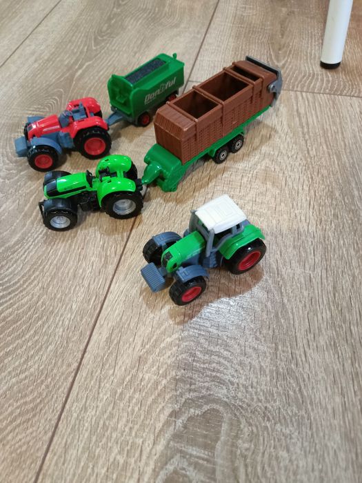 Traktor ciągnik przyczepa  pojazdy zabawki