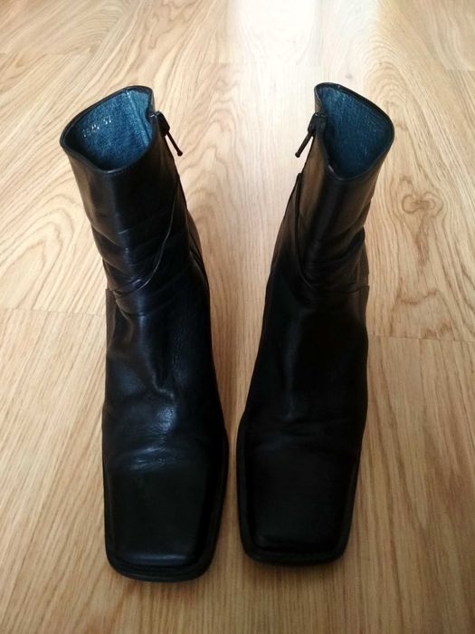Botas em pele preta