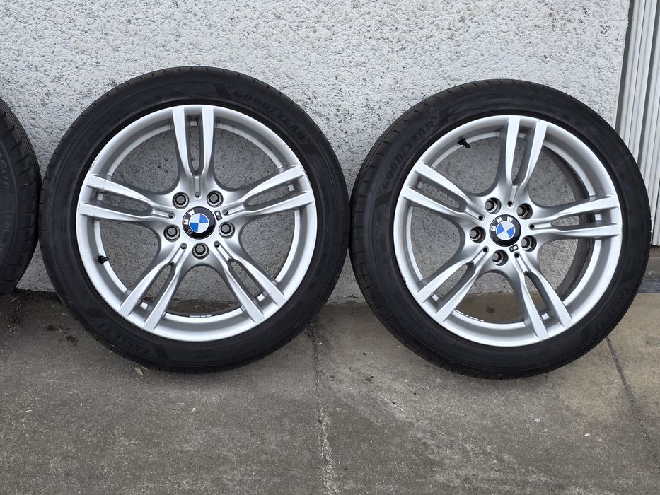Jantes Originais BMW 18" Pack M com Pneus 225.45.18 + 255.40.18