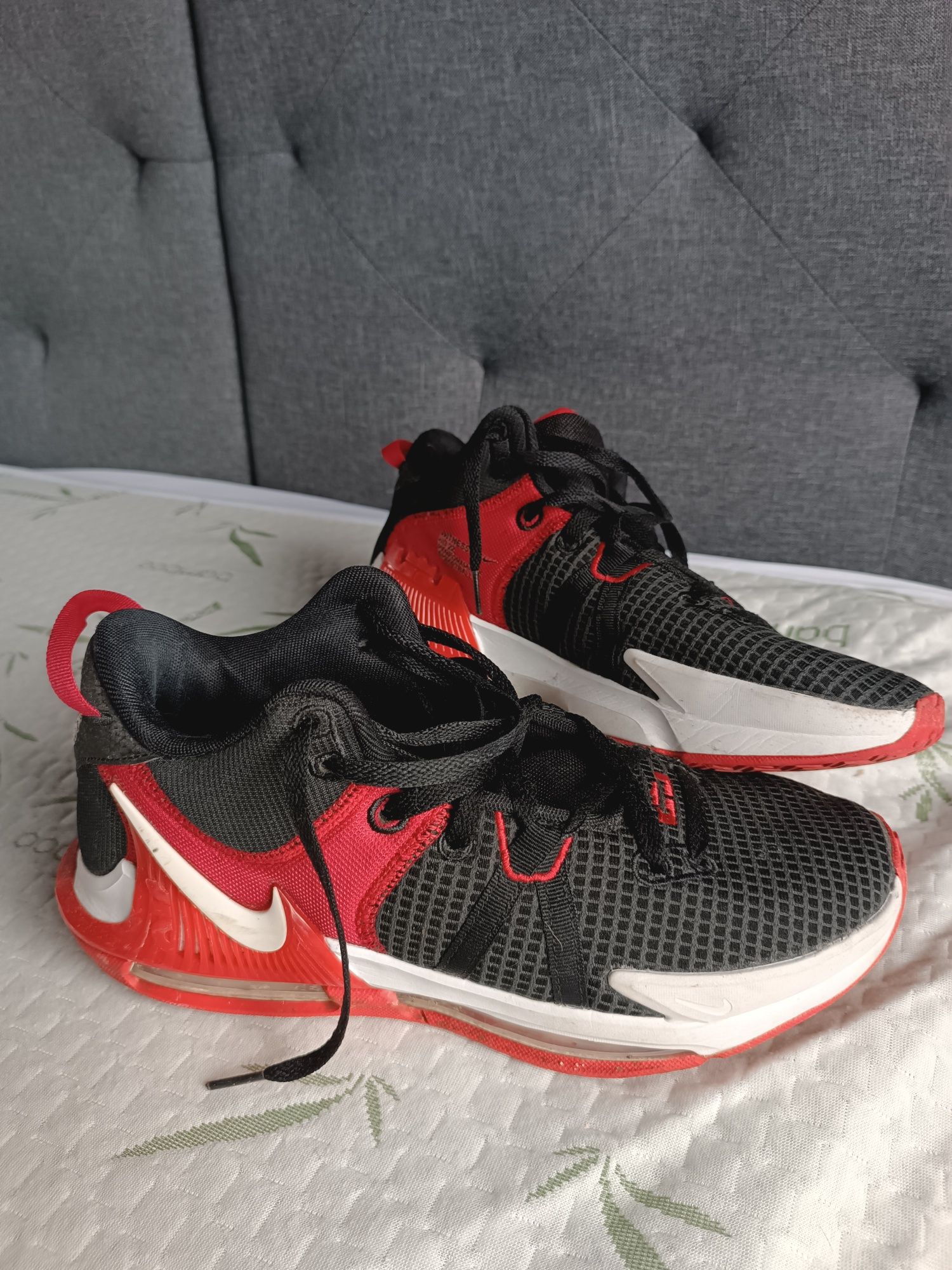 Sapatilhas NIKE LEBRON WITNESS 7 tamanho 44