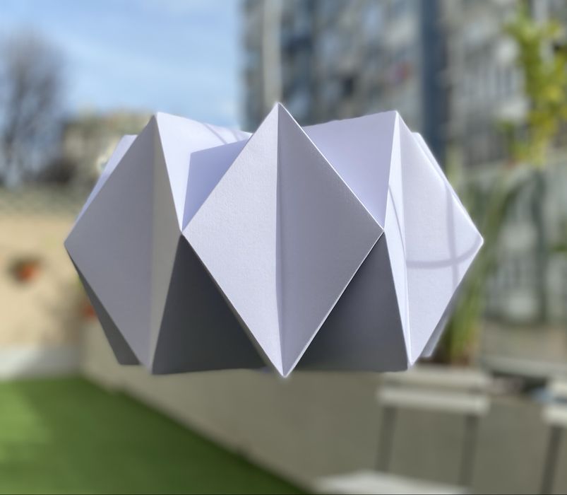 Candeeiro suspenso de papel. Origami. Teto.
