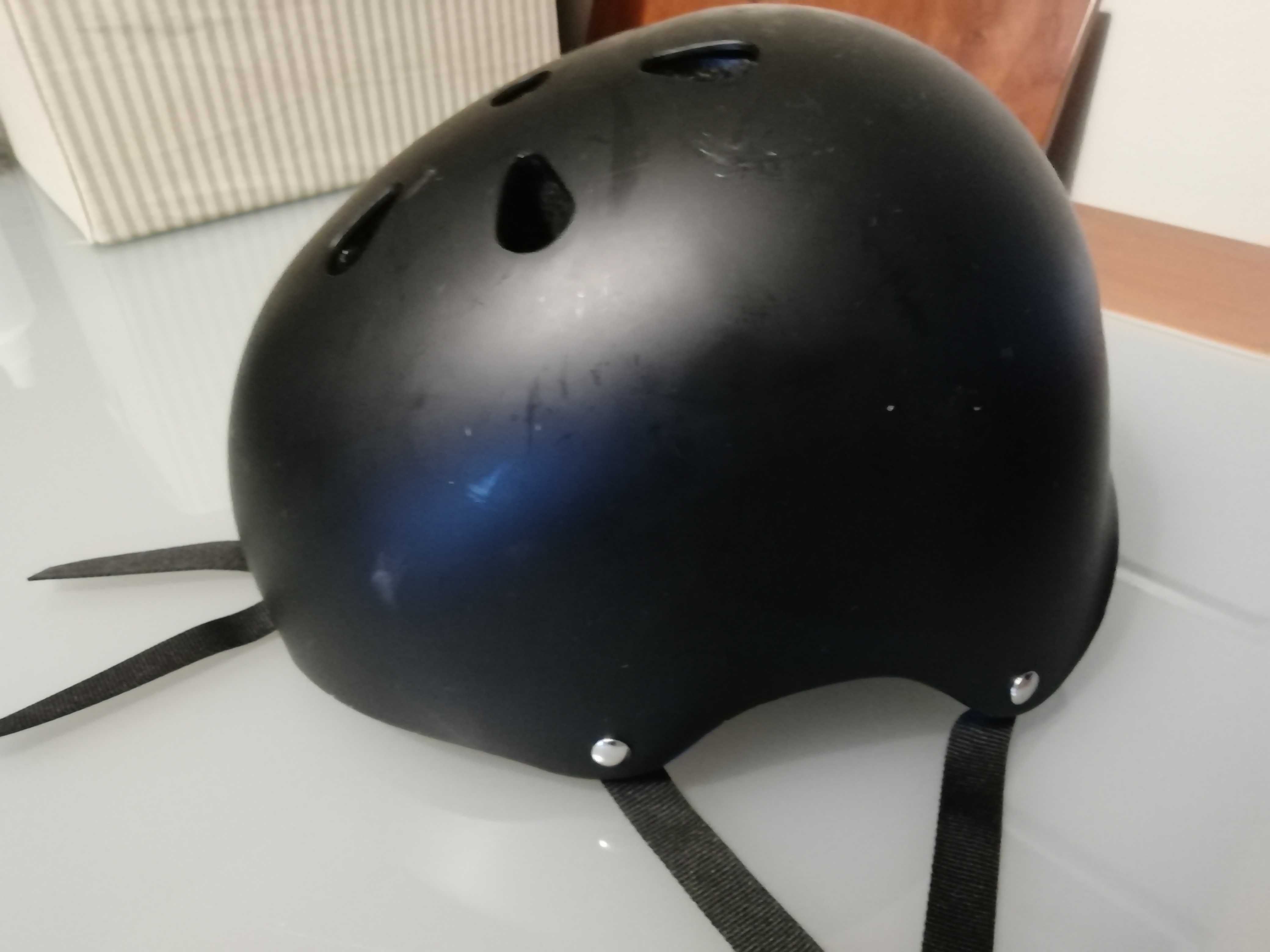 Capacete Bicicleta Skate Patins	- Usado - Em muito bom estado*!