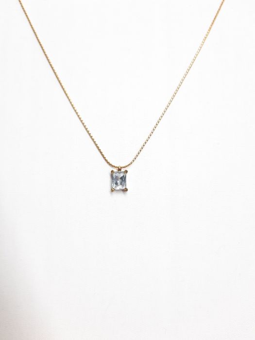 Colar em aço inoxidável com pingente cristal