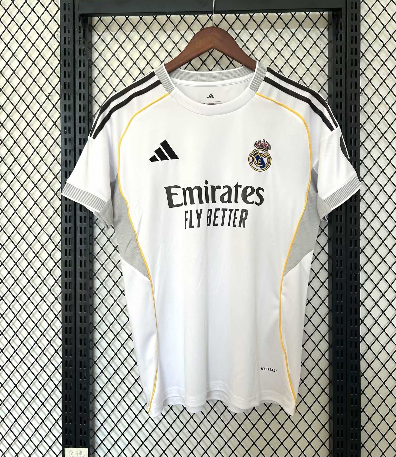 T-shirts de futebol novas