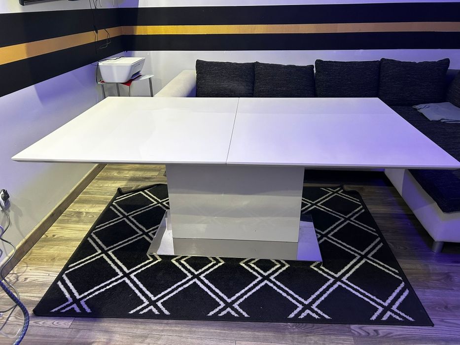 Stół rozkladany  .