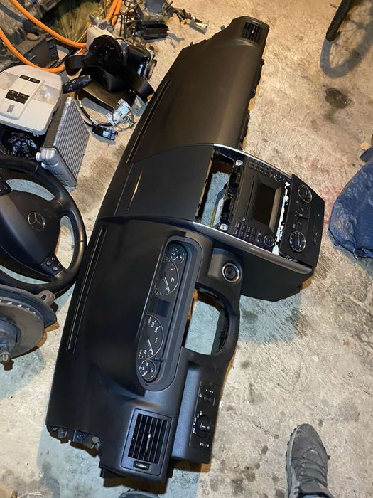 Панель торпеда мерседес а169 2010