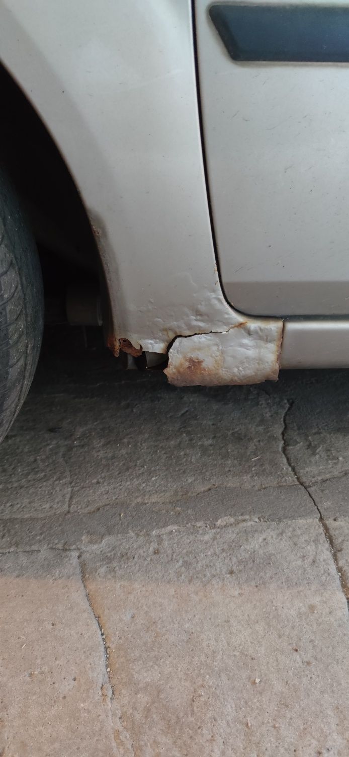 Ford Fiesta 2004 3d