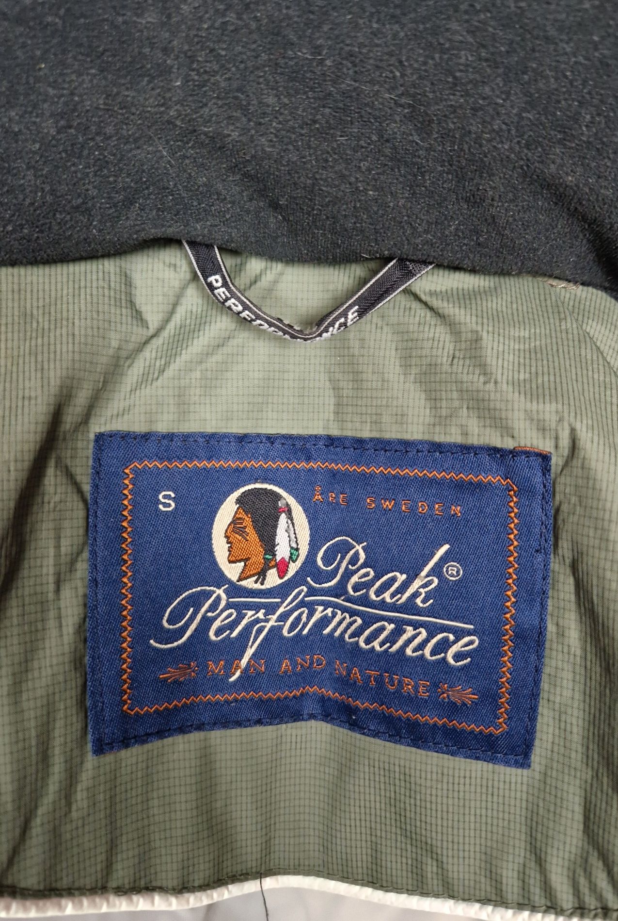 Puchowa kurtka narciarska Peak Performance