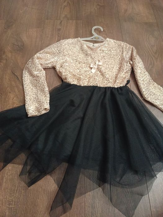 Sukienka cekiny tiul 7-8 lat