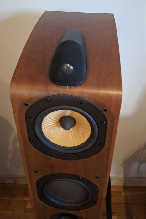 B&W 704 colunas hi-fi