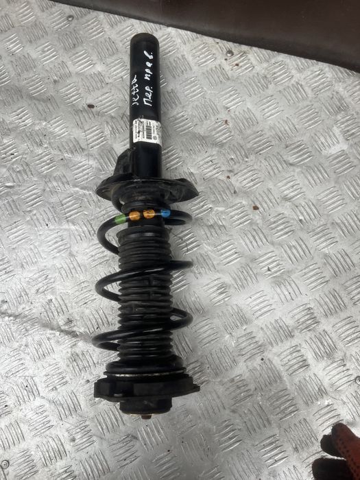 5C0413031AP стойка амортизатора в сборе передняя правая jetta 6
