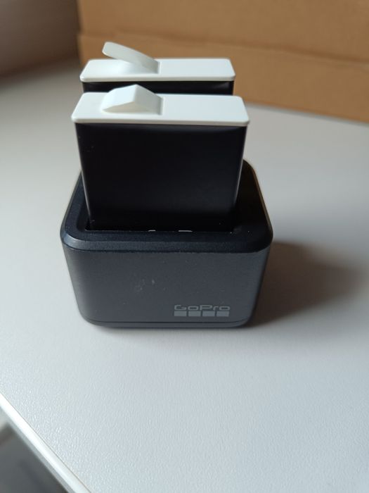 GoPro Hero 9 plus zestaw akcesoriów, 3 baterie, ładowarka, futerał