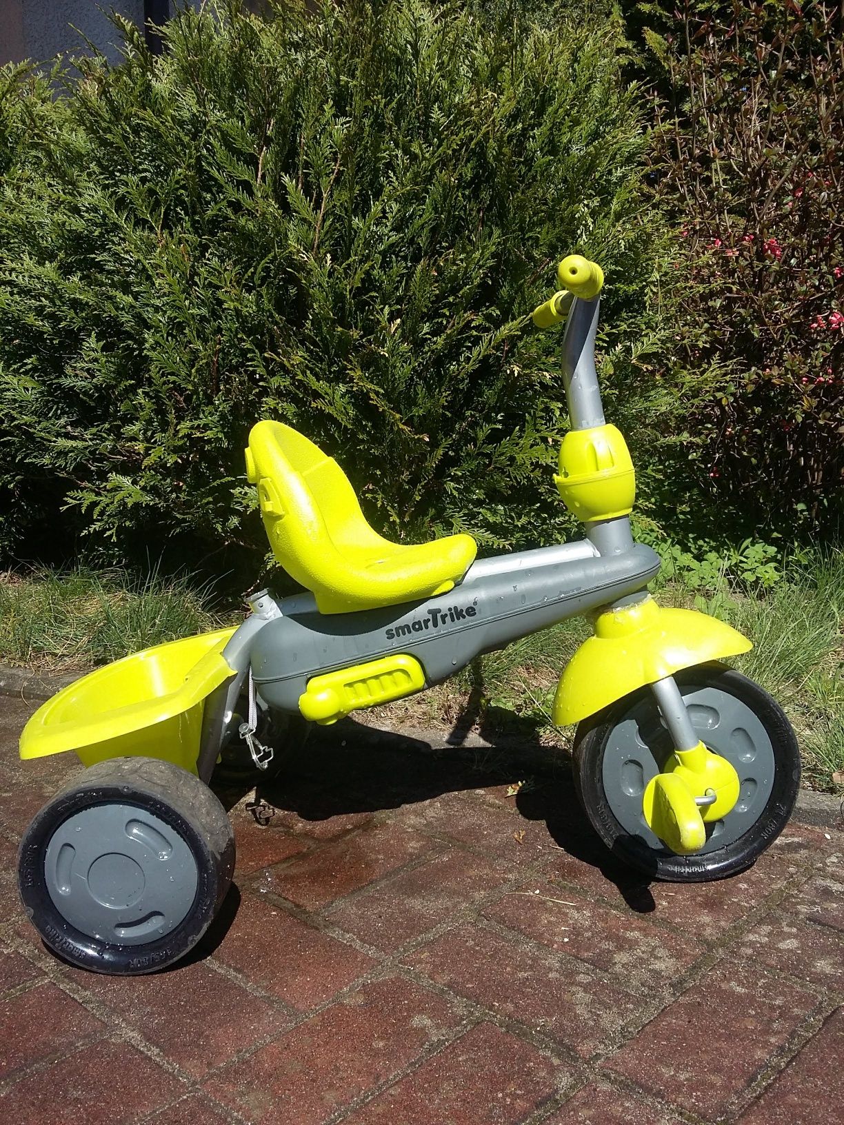 Rowerek jeździk Trike 3w1. . Trójkołowy. 

Szerokie, amortyzujące kółk