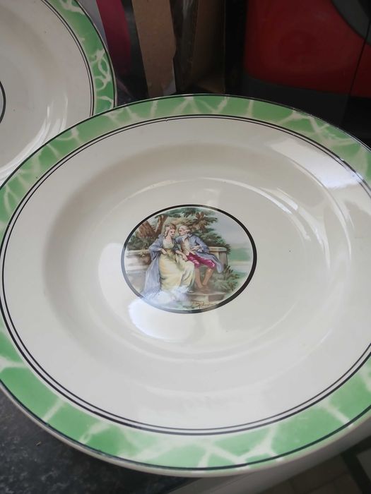 Vendo Pratos Antigos