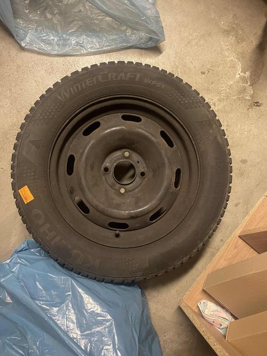 Koła 4x108 Opony zimowe 195/65r15 Kumho wintercraft wp51 uzywane sezon