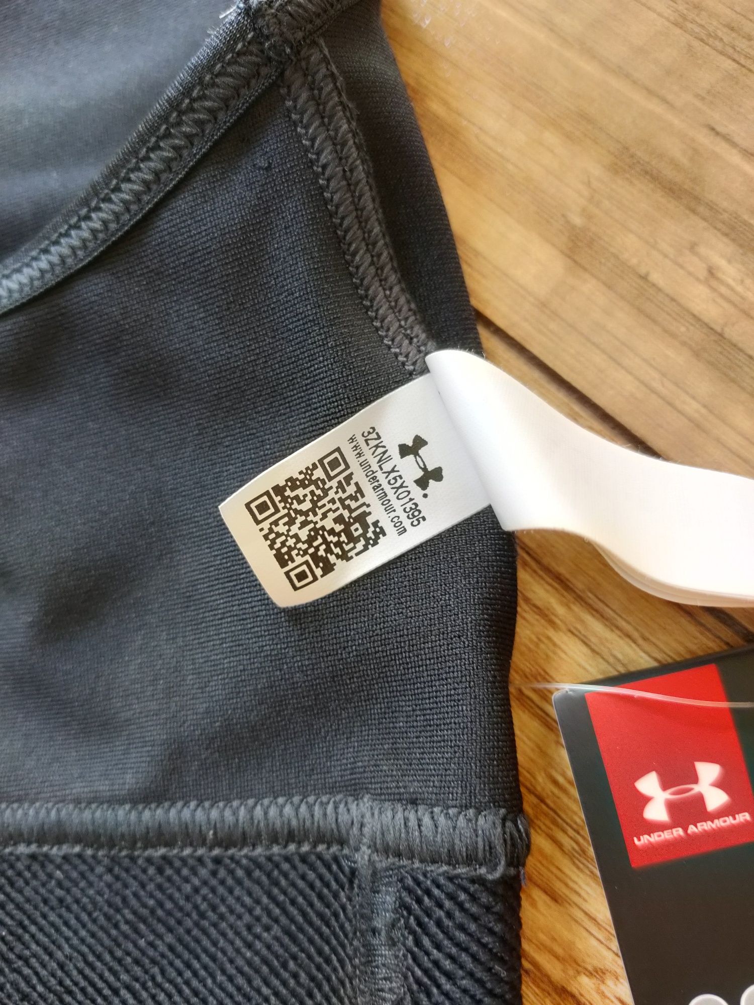 Stanik Under Armour Mid Impact czarny sportowy na treningi r. S