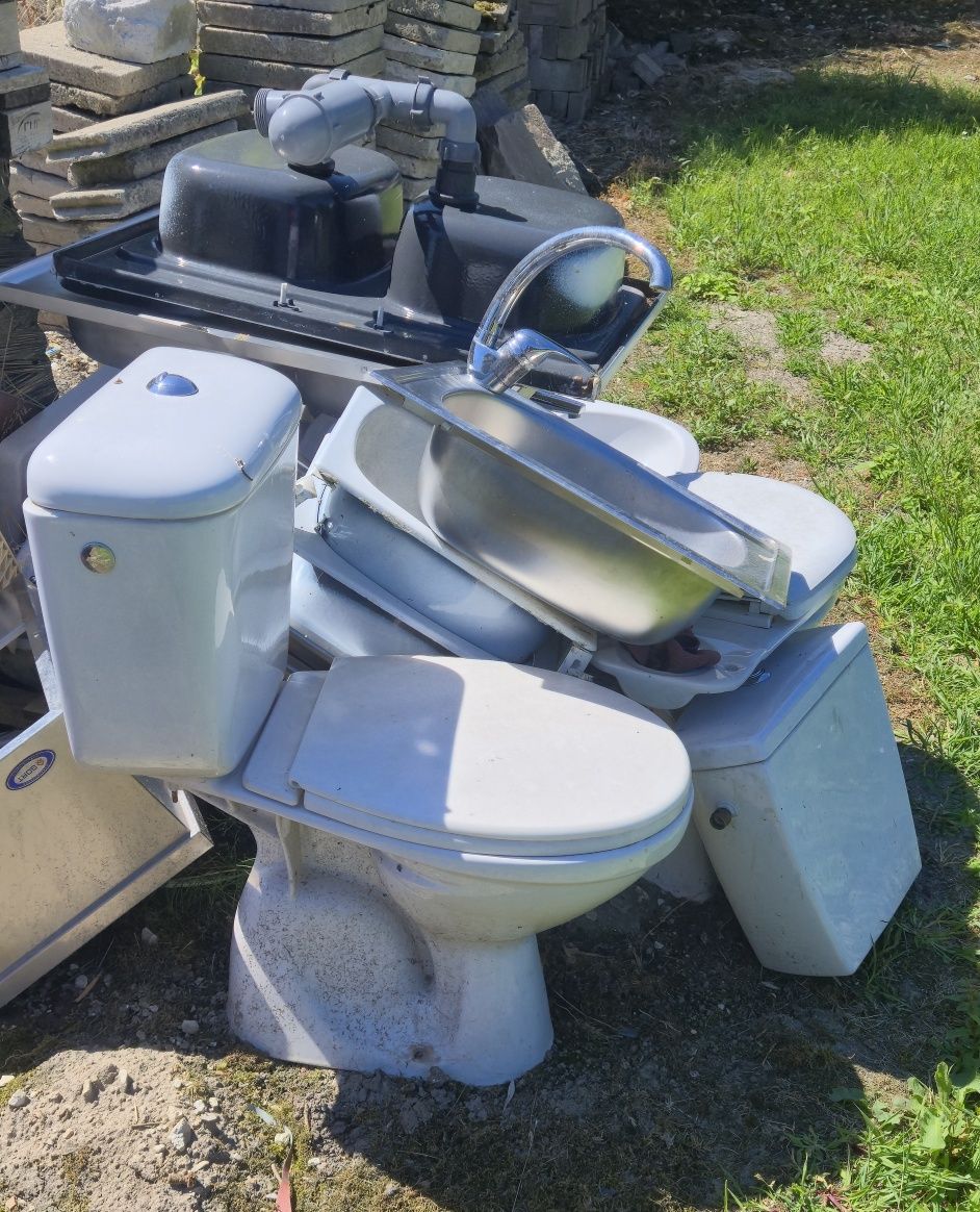 Zlew umywalka WC toaleta