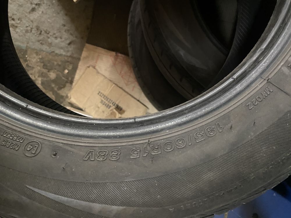 Комплект літньої резини 195/60/R15 Bridgestone в хорошому стані