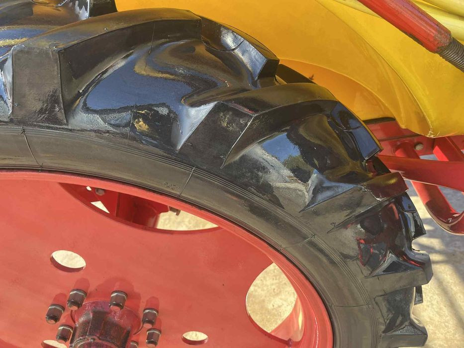 Opryskiwacz polowy ciągany