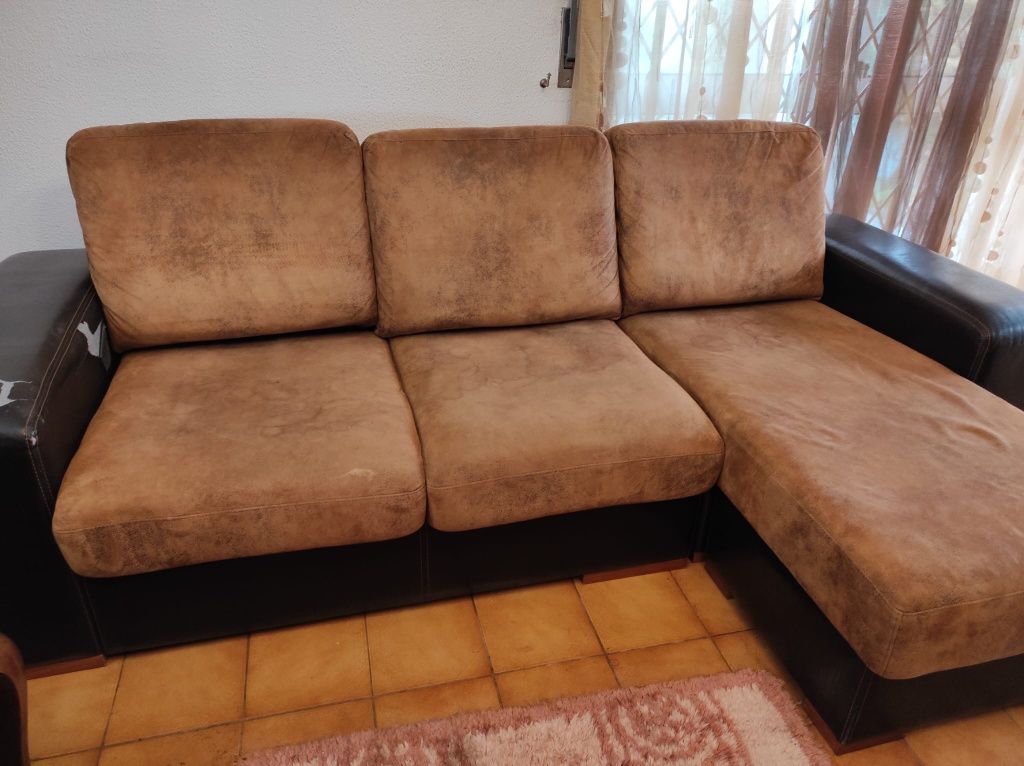 Sofá com Chaise Long