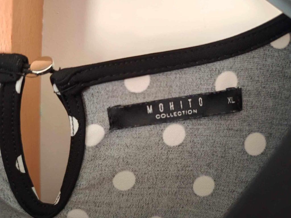 Czarna codzienna sukienka w białe grochy Mohito rozm XL