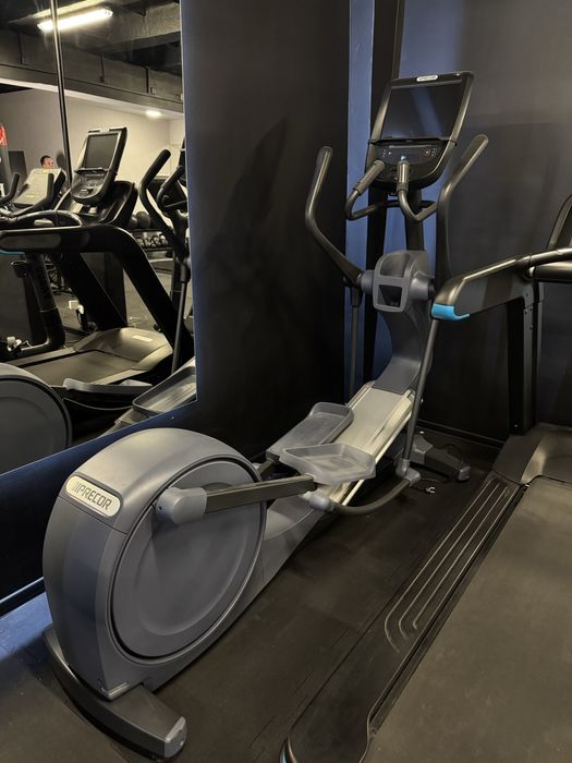 Precor orbitrek na silownie