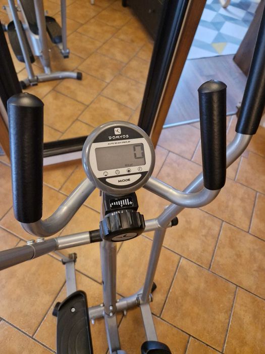 Orbitrek Domyos VE120, trenażer eliptyczny