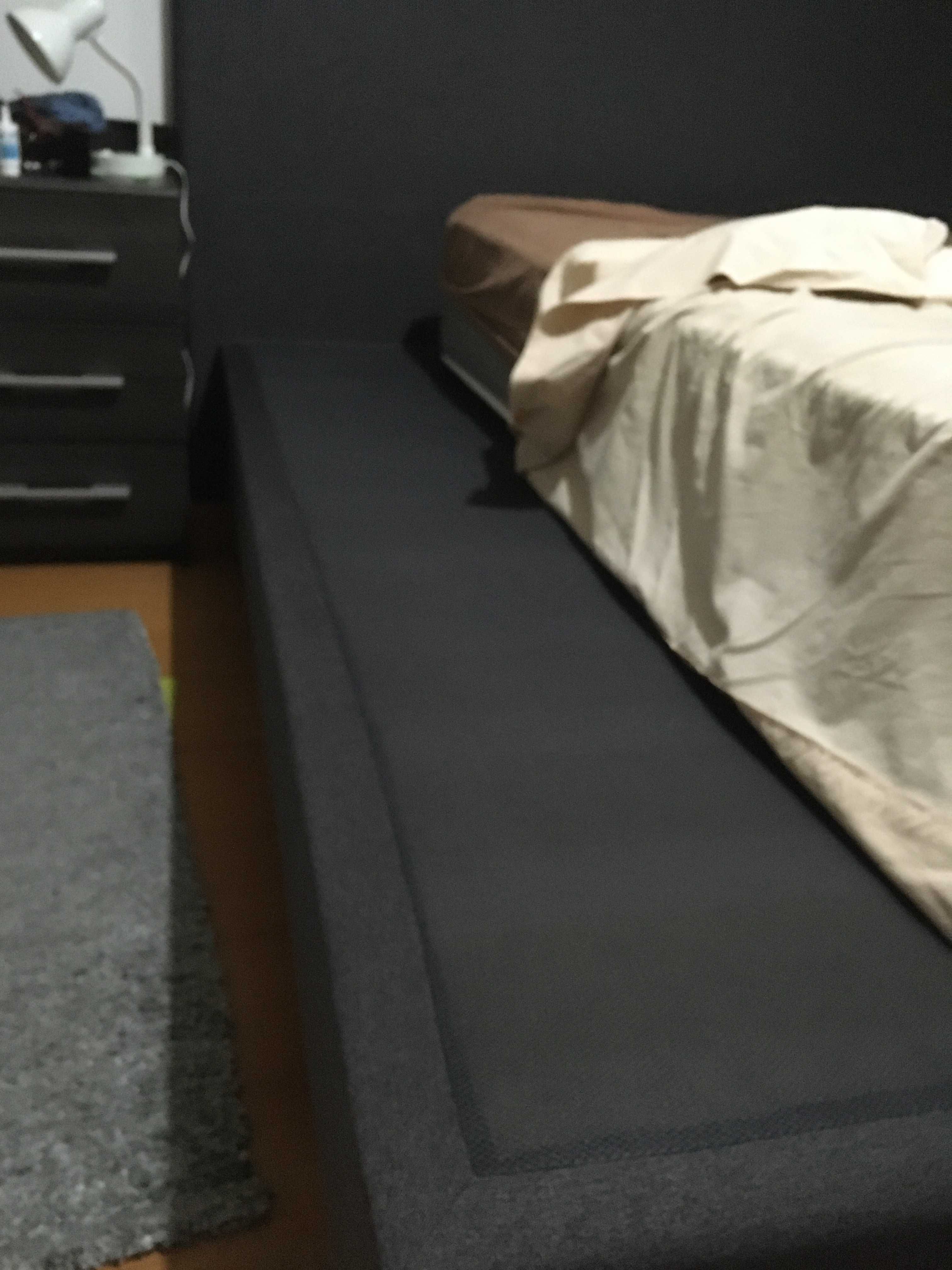 2 somiers de cama com 90 cm cada . cabeceira com 1.8m. Colchão.
