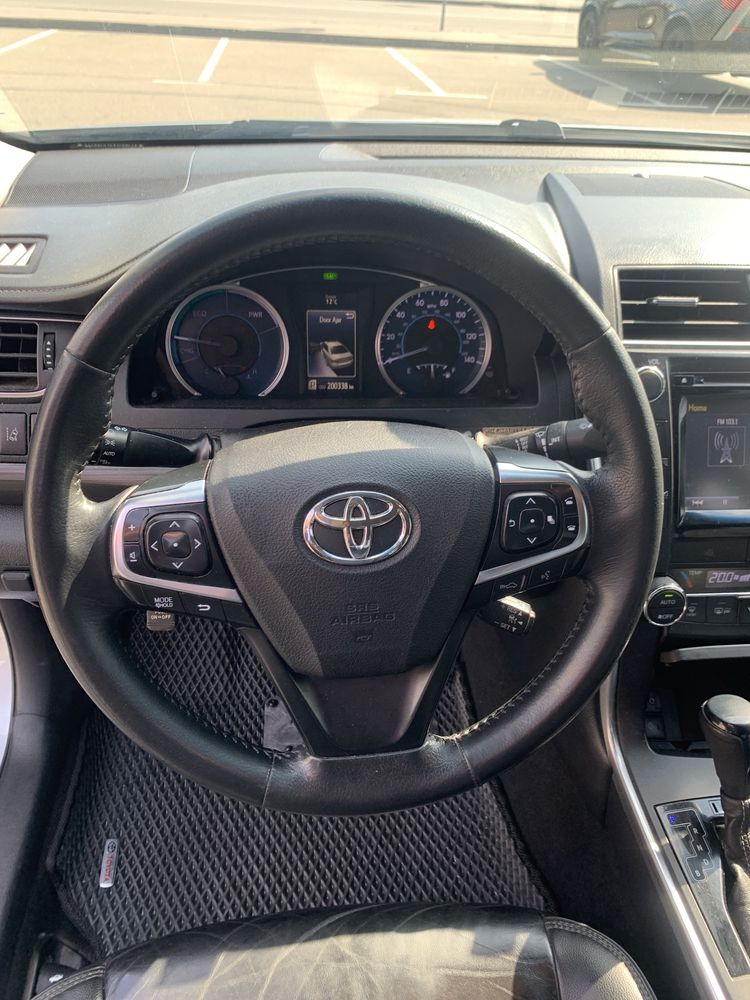 Toyota CAMRY 55 2015год HYBRID