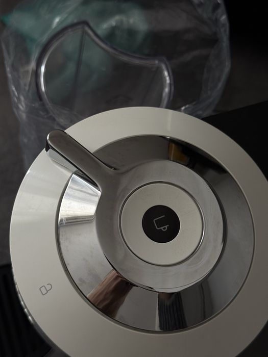 Ekspres kapsułkowy DELONGHI Nespresso Vertuo Next ENV120.W Biały