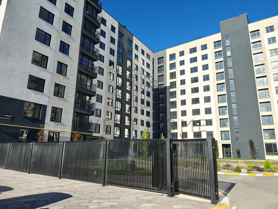 Двокімнатна квартира з великою коморою з індивідуальним опаленням