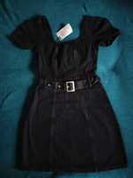 Jeansowa czarna sukienka z kwadratowym dekoltem i paskiem