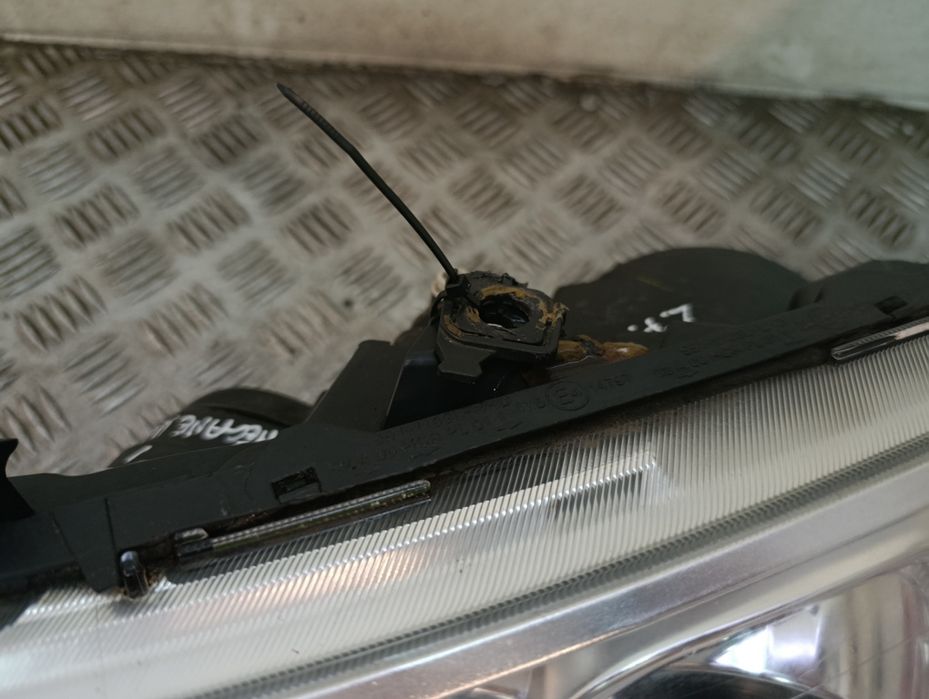 Renault Megane II Cabrio reflektor lewy lampa lewy przód przednia