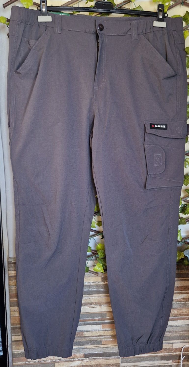 Calças de trabalho novas em preto multibolsos
Elástico n 50
Fabrique e