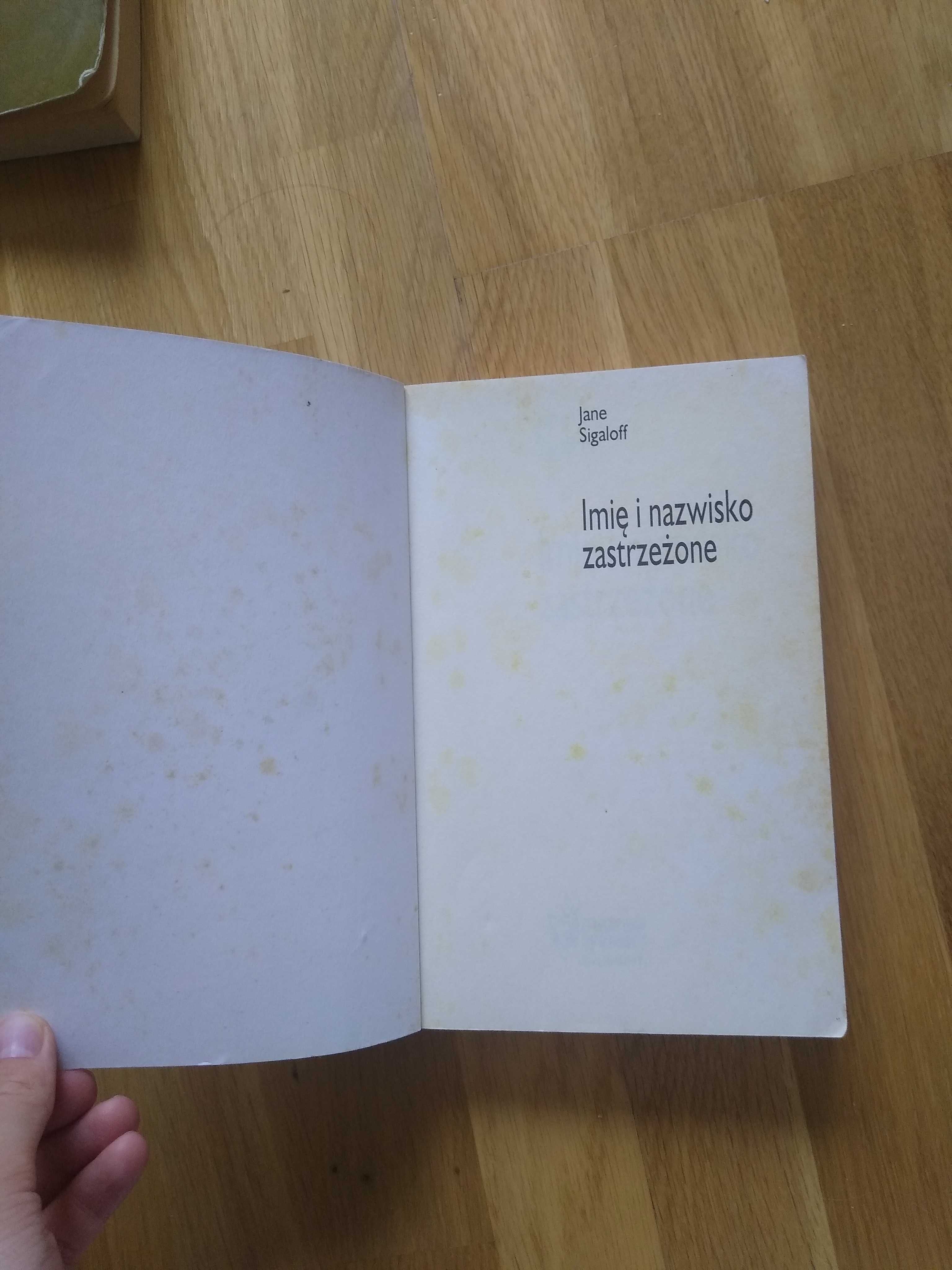 Książka młodzieżowa "Imię i nazwisko zastrzeżone" Jane Sigaloff.